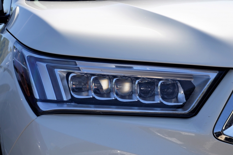 automobile-VALLAURIS-min_acura-headlamp-2834131